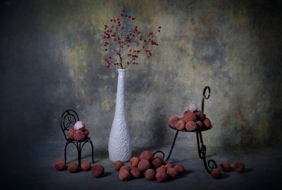 Stilleven met lychees en bessen door Lydia Jacobs
