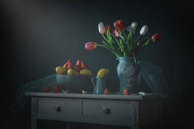 Stemmige tulpen en citroenen door Lydia Jacobs