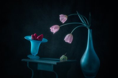 Roze tulpen en aardbeien door Lydia Jacobs