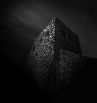 De Donkere Stenen Toren door Margaret Halaby