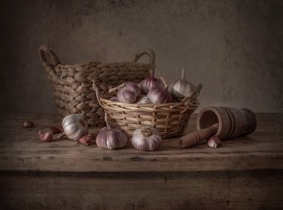 Rustiek stilleven met knoflook door Margareth Perfoncio