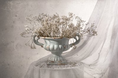 Stilleven met bloemen in shabby chic-stijl door Margareth Perfoncio