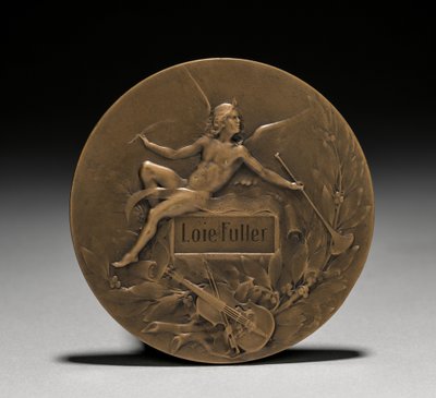Medaille uitgereikt aan Loïe Fuller door de Franse regering: Allegorie van de muziek (achterzijde) door Marie Alexandre Lucien Coudray