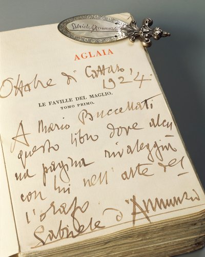 Zilveren boekenlegger met versierd handvat, handgemaakt gegraveerd met natuurlijke motieven en autografische handtekening van Gabriele D