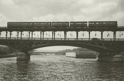 Parijs: Pont de Passy door Mario Bucovich