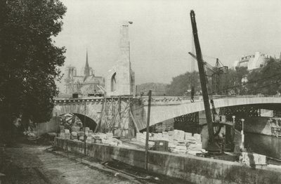 Parijs: Uitzicht op de oevers van de Seine op Notre-Dame door Mario Bucovich