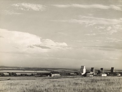 Graanelevators in Midwest, "Broodmand van de VS". / Grote vlakten, Carter, Montana door Marion Post Wolcott