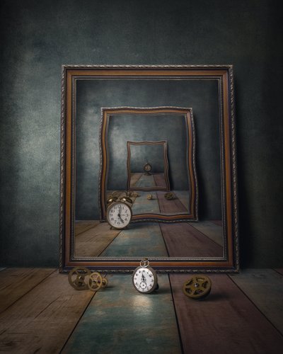 Surrealistische tijdspiegels door Marko Klavs