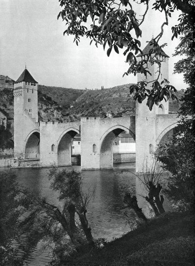 Pont Valentre, Cahors, Frankrijk, 1937 door Martin Hurlimann