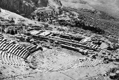 Theater en tempel van Apollon, Delphi, Griekenland, 1937 door Martin Hurlimann