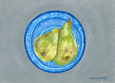 De blauwe drakenschaal met twee peren op de roestvrijstalen plaat in de keuken door Martina Konitzky