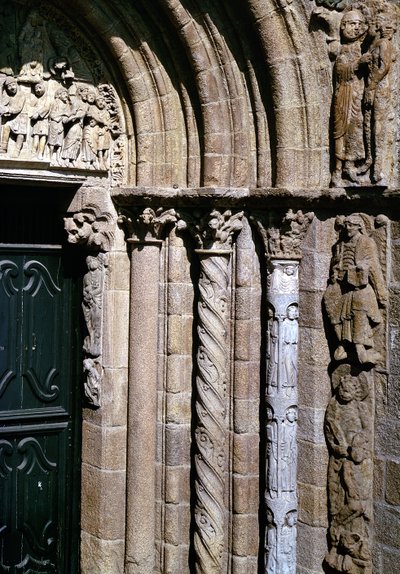 Detail van de Portico de las Platerias met afbeeldingen van de Openbaring en de Passie door Master Mateo