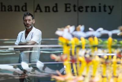 Equinox, 2021 (foto) door Mat Collishaw