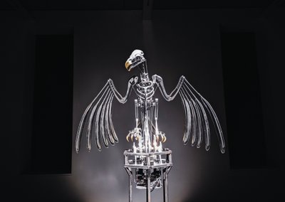 The Nerve Rack, 2019 (Acetaal, Acryl, Aluminium, Messing, Elektrische schakelingen, Verf, PVC, Hars, Servomotoren, Staal) door Mat Collishaw