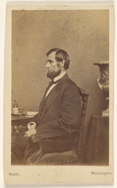[Abraham Lincoln zittend, in profiel]. door Mathew B. Brady