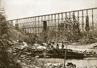 Falling Water Bridge, Nashville en Chattanooga Railroad, 1861-65 door Mathew B. Brady