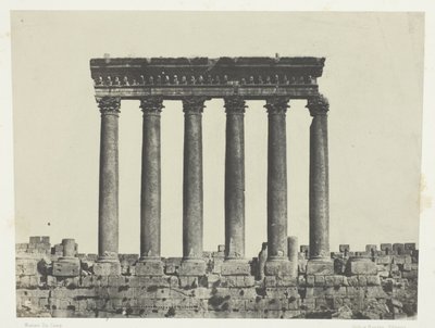 Baalbeck (Heliopolis), zuilengalerij van de Zonnetempel; Syrië door Maxime Du Camp