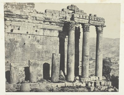 Baalbeck (Heliopolis), Tempel van Jupiter, westelijke gevel; Syrië door Maxime Du Camp