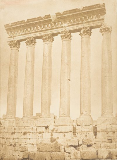 Colonnade van de Tempel van de Zon, in Baälbek Heliopolis door Maxime Du Camp