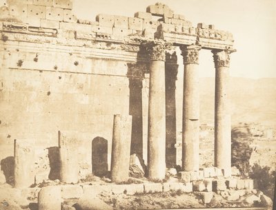 Colonnade occidental du Temple de Jupiter, à Baälbek Héliopolis, 15 september 1850 door Maxime Du Camp
