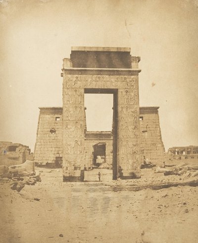 Propylon van de Tempel van Khons, in Karnak, Thebe, 1849-50 door Maxime Du Camp
