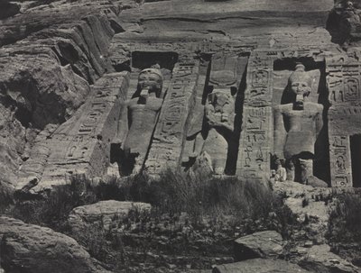 Zuidelijk deel van de uit rotsen gehouwen tempel van Hathor, Abu Simbel, 1850 door Maxime Du Camp