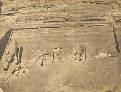 Vue de la façade du Spéos de Phré, à Abousembil, maart 1850 door Maxime Du Camp