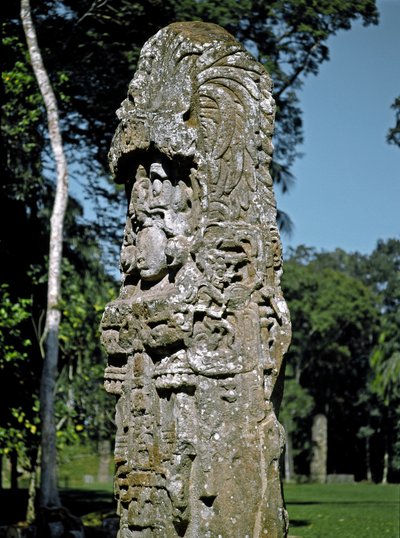 Detail van een stele van het Grote Plein door Mayan