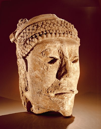 Hoofd uitgesneden uit een muur in Comalcalco, Tabasco, Klassieke Maya door Mayan