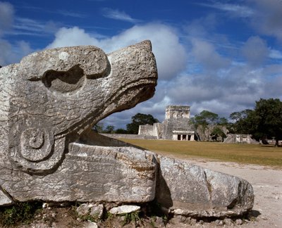 Beeldhouwwerk en tempel van de jaguars, 750-1200 door Mayan
