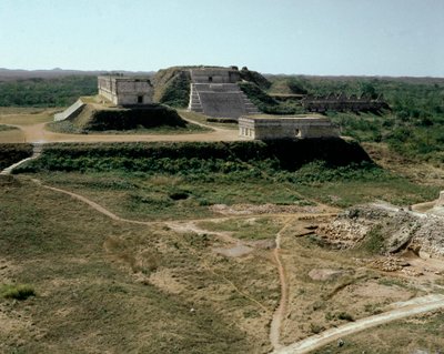 Zicht op het paleis van de gouverneur, 9e-10e eeuw door Mayan