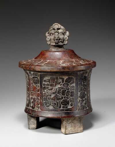 Een Maya pot met deksel en gegraveerde driepoot, ca. 250-450 door Mayan Mayan