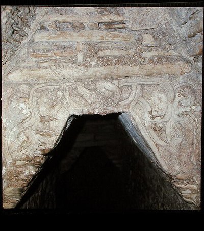 Gravure uit de kelder van het paleis, Late Klassieke Maya door Mayan Mayan