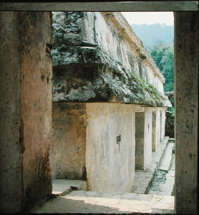 Binnenplaats in het paleis, Late Klassieke Maya door Mayan Mayan