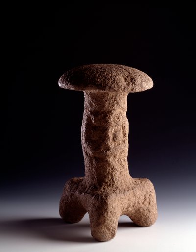 Precolumbiaanse kunst, Maya-beschaving, klassieke periode: stenen sculptuur in de vorm van een tripode paddenstoel. Uit Chimaltenango, Guatemala door Mayan Mayan