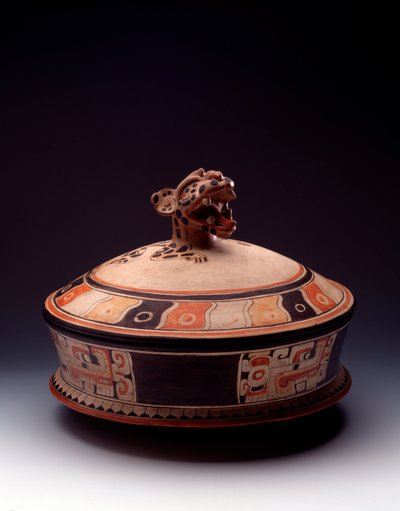Precolumbiaanse kunst, Maya beschaving, initiële klassieke periode: kleivaas met deksel versierd met een jaguarkop. Uit Tikal, Guatemala. door Mayan Mayan