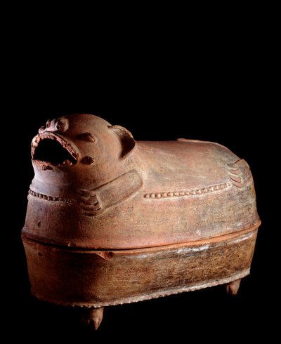 Precolumbiaanse kunst, Maya-beschaving, late klassieke periode: begrafenisurn van tetrapode klei met een jaguarvormig deksel. Uit Nebaj, Guatemala door Mayan Mayan