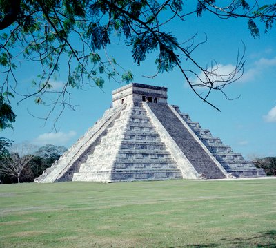 Precolumbiaanse beschaving: uitzicht op de site van Chichen Itza in de regio Yucatan. Mayacultuur, klassieke periode en Mayaanse renaissance, 750-1200 AD. Mexico door Mayan Mayan