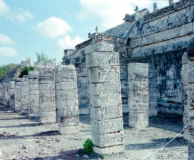 Precolumbiaanse beschaving: uitzicht op de site van Chichen Itza door Mayan Mayan