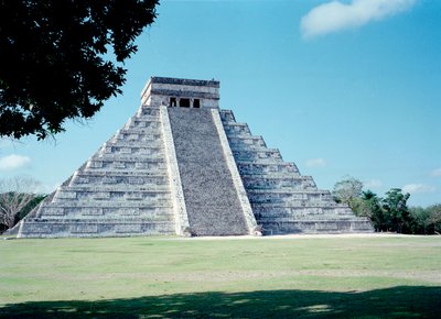Precolumbiaanse beschaving: uitzicht op de site van Chichen Itza door Mayan Mayan