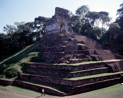Precolumbiaanse beschaving: uitzicht op de site van Palenque door Mayan Mayan