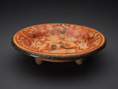Driepoot Bord met God N en Coatimundis, 600-900 n.Chr. door Mayan Mayan