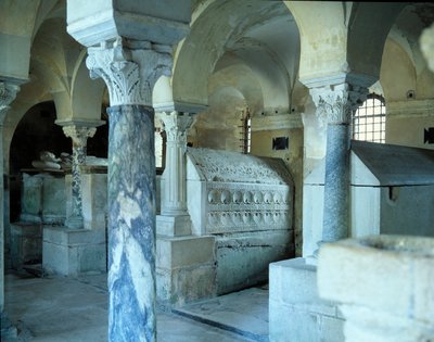 Merovingische kunst: uitzicht op de crypte van de Abdij van Jouarre. 7e eeuw na Christus door Merovingian
