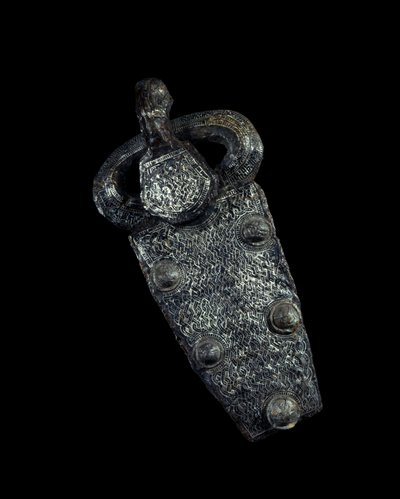 Merovingische kunst: riemgespplaat in zilver damasquin ijzer door Merovingian