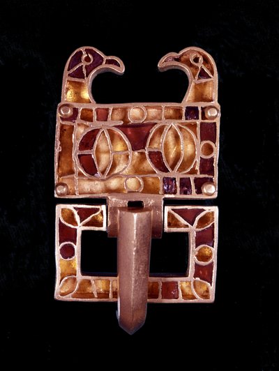 Sieraad versierd met vogelkoppen (Frankrijk) uit de 6e eeuw. Musée de Saint-Germain en Laye door Merovingian Merovingian