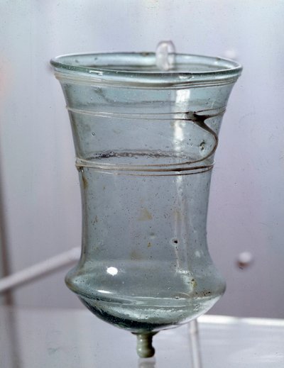 Merovingische kunst: glas. Gallië 6e eeuw. Nationaal archeologisch museum van Saint Germain en Laye door Merovingian Merovingian