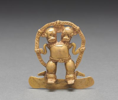 Dubbelkoppige figuur hanger, c. 700-1550 (gegoten en gehamerd goud) door Mesoamerican Mesoamerican