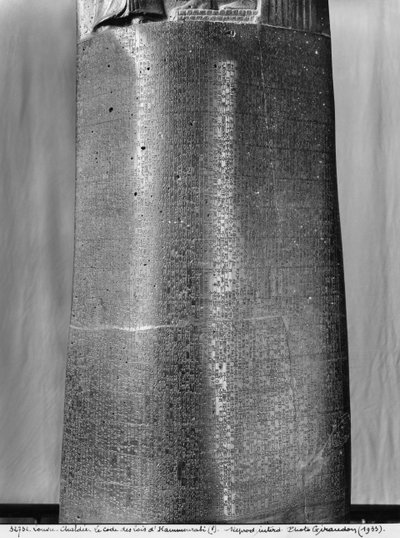 Wetboek van Hammurabi, detail van de kolominscriptie met een verzameling voorbeeldige vonnissen uitgevaardigd door Hammurabi, koning van Babylon, gevonden in Susa, ca. 1750 v.Chr. door Mesopotamian