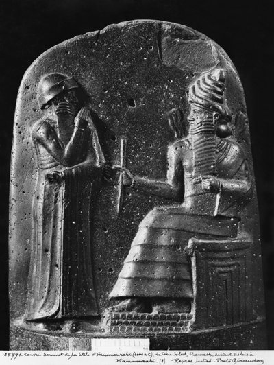 Code van Hammurabi, top van de stele, de god Shamash dicteert zijn wetten aan Hammurabi, koning van Babylon, gevonden in Susa, ca. 1750 v.Chr. door Mesopotamian