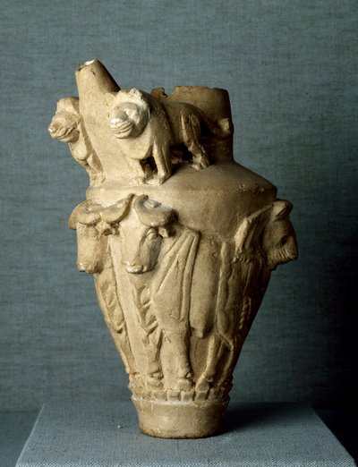 Mesopotamische kunst: rituele kalkstenen vaas met stieren en leeuwen. Uit de site van Uruk, Irak. Bagdad, Archeologisch Museum door Mesopotamian Mesopotamian